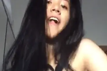 Dokumentasi Gadis Cantik Live Bersantai Kasur