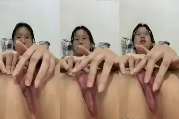 Dokumentasi Gadis Cantik Live Bersantai Kasur