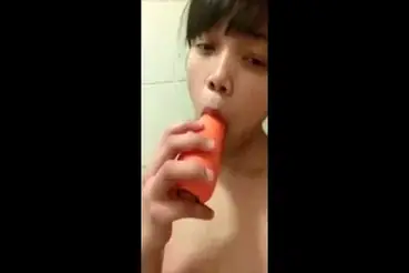 Dokumentasi Laura Cantik Bersantai Di Kasur