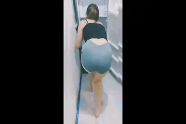 Gadis Cantik Pasrah Goyang Kasur Area Dapur