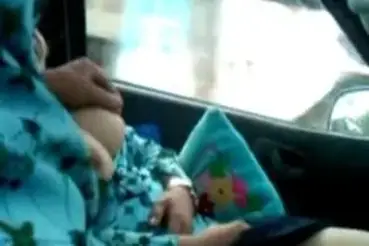 Gadis Cantik Pasrah Goyang Kasur Bareng Om