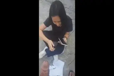 Gadis Cantik Pasrah Goyang Kasur Belajar