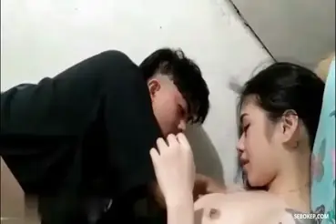 Gadis Cantik Pasrah Goyang Kasur Kost Bareng Pacar