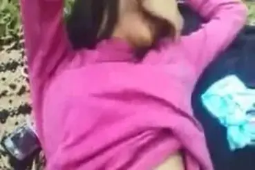 Gadis Cantik Pasrah Goyang Kasur Lokasi Hutan