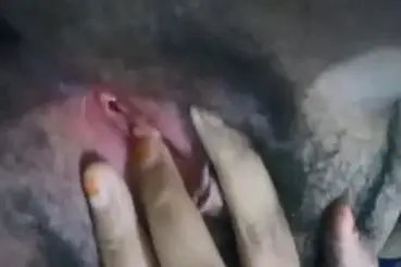 Gadis Cantik Pasrah Goyang Kasur Muncrat