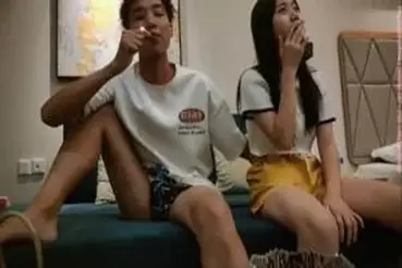 Gadis Cantik Pasrah Goyang Kasur Usai Santai