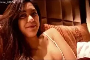 Gadis Kakak Cantik Pasrah Goyang Kasur