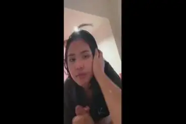 Gadis Penurut Cantik Pasrah Goyang Kasur