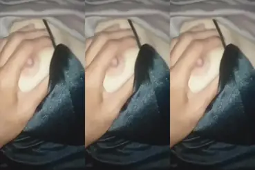 Perhatian Mesra Gadis Cantik Di Kasur Crot