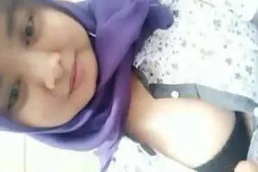 Ukhti Hijab Cantik Live Bersantai Kasur