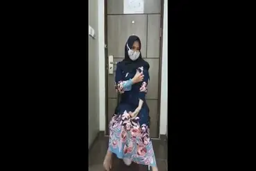 Ukhti Hijab Hitam Cantik Live Bersantai Kasur